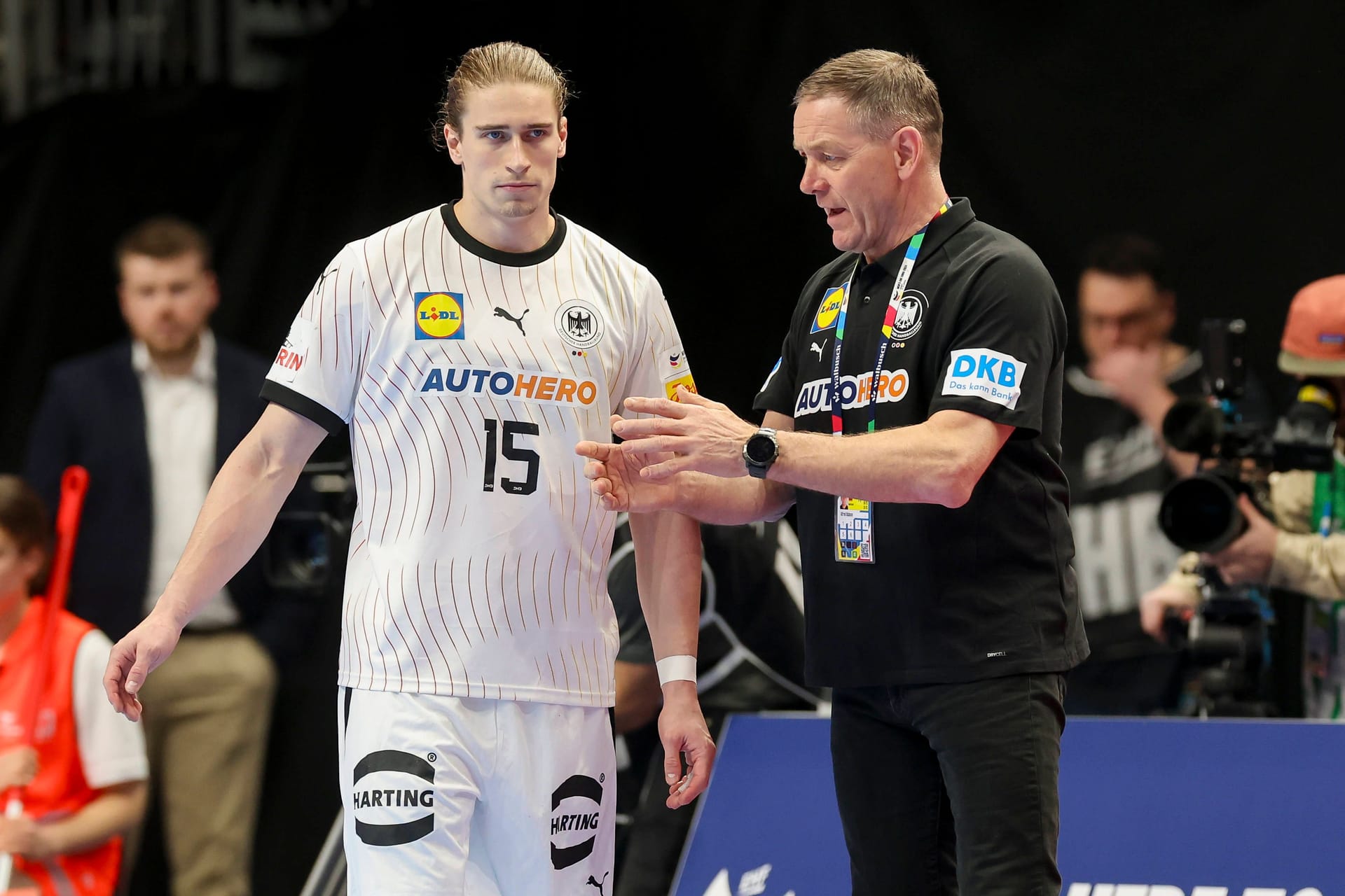 Juri Knorr (l.) und Alfred Gíslason: im nächsten Spiel treffen sie auf Island.