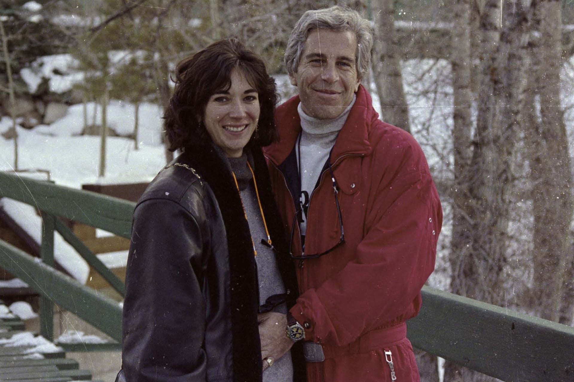 Ghislaine Maxwell und Jeffrey Epstein (Archivbild): Jetzt kamen Namen von Anklägern und möglichen Freunden ans Tageslicht.