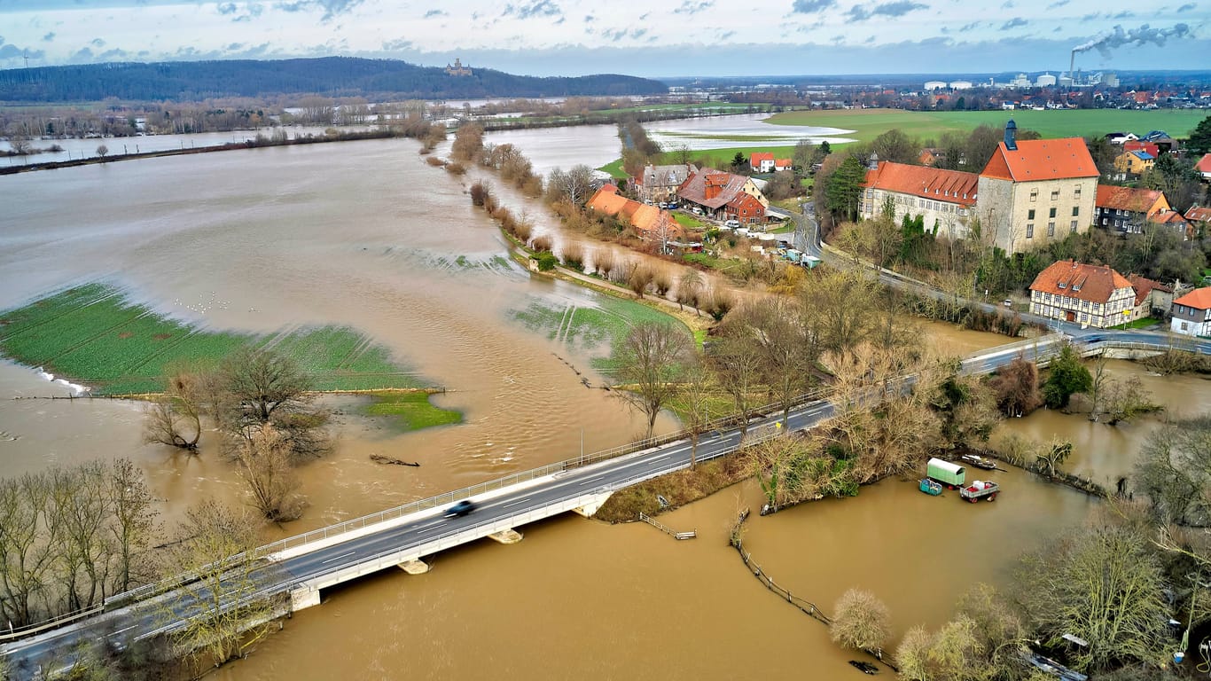Hochwasser und Überschwemmungen der Leine bei Burgstemmen: Für die nächsten Tage ist wieder viel Regen angesagt.