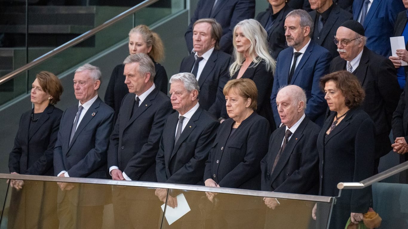 Altbundespräsidenten Horst Köhler (2.v.l), Christian Wulf (3.v.l), Joachim Gauck (4.v.l) und Angela Merkel (3.v.r): Sie würdigte Schäuble als "Anker von Stabilität".