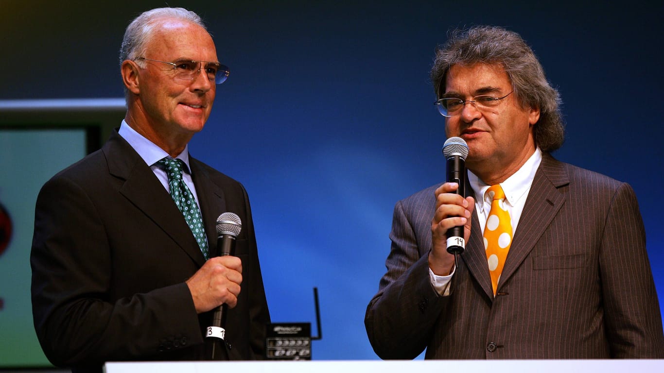 Helmut Markwort (rechts) mit Franz Beckenbauer im Jahr 2005: Der langjährige Wegbegleiter der Fußball-Legende hat Details zu seinen letzten Jahren verraten.