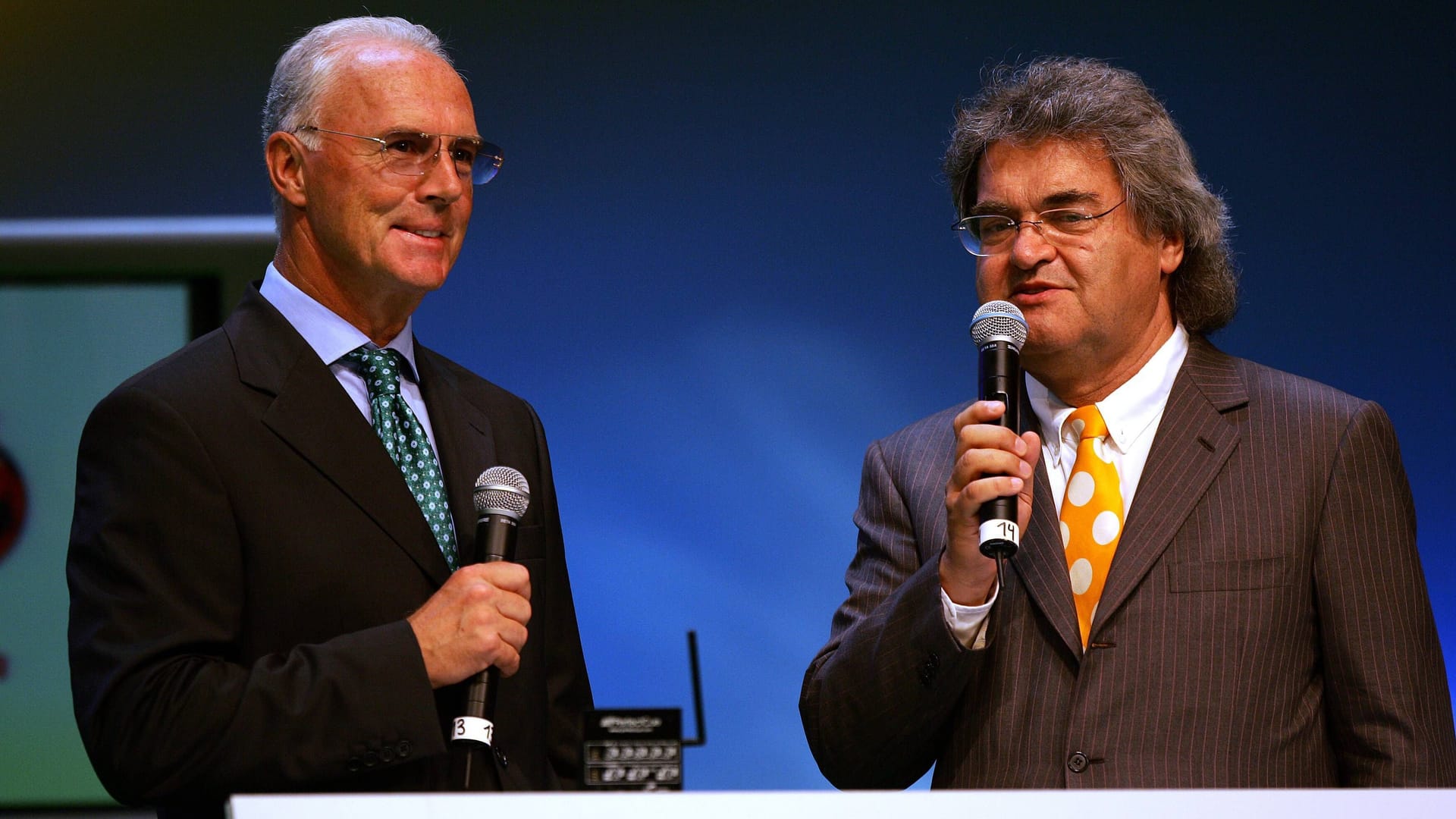 Helmut Markwort (rechts) mit Franz Beckenbauer im Jahr 2005: Der langjährige Wegbegleiter der Fußball-Legende hat Details zu seinen letzten Jahren verraten. Helmut Markwort (rechts) mit Franz Beckenbauer im Jahr 2005: Der langjährige Wegbegleiter der Fußball-Legende hat Details zu seinen letzten Jahren verraten.