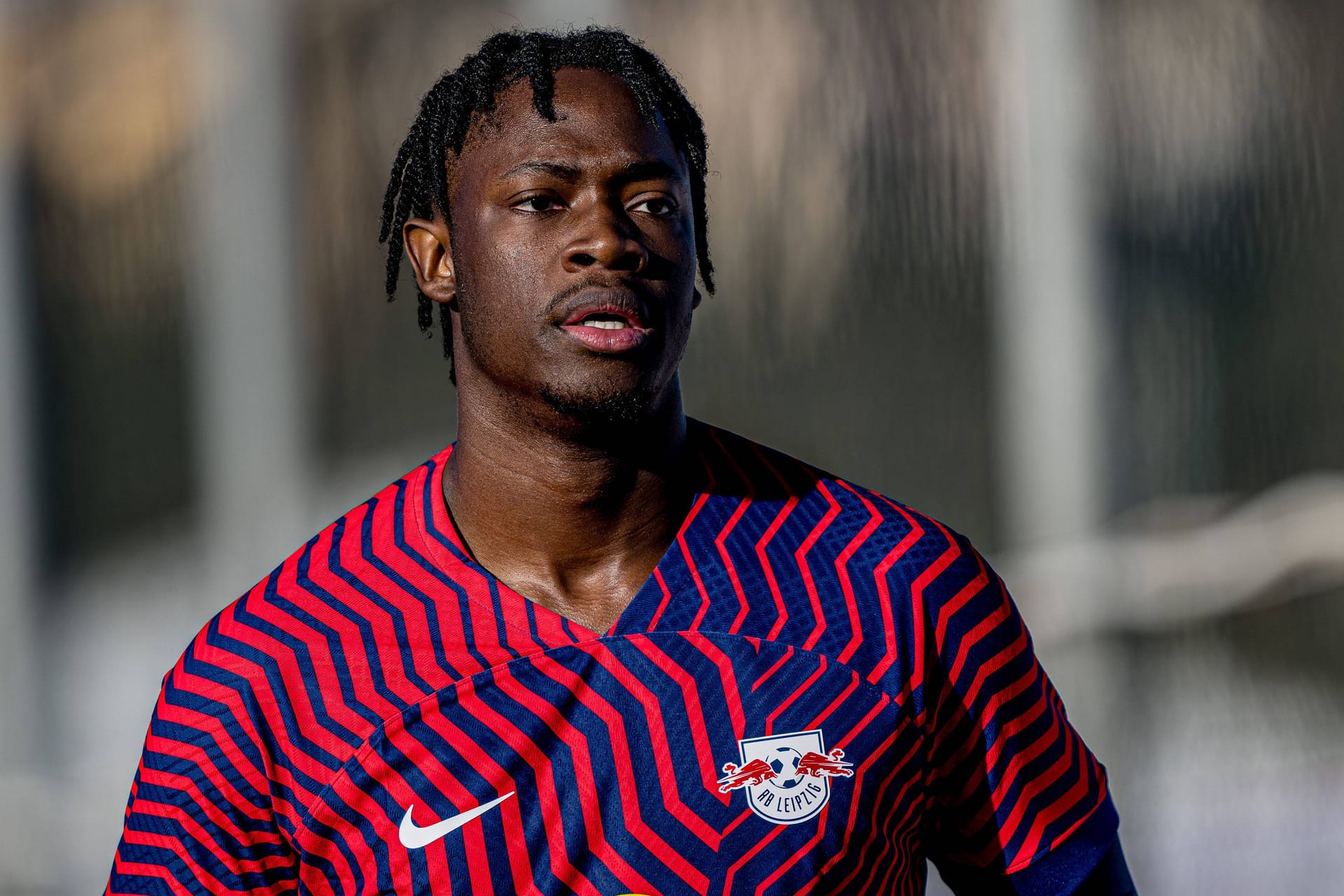 El Chadaille Bitshiabu: Der Profi kam im Sommer von Paris Saint-Germain.