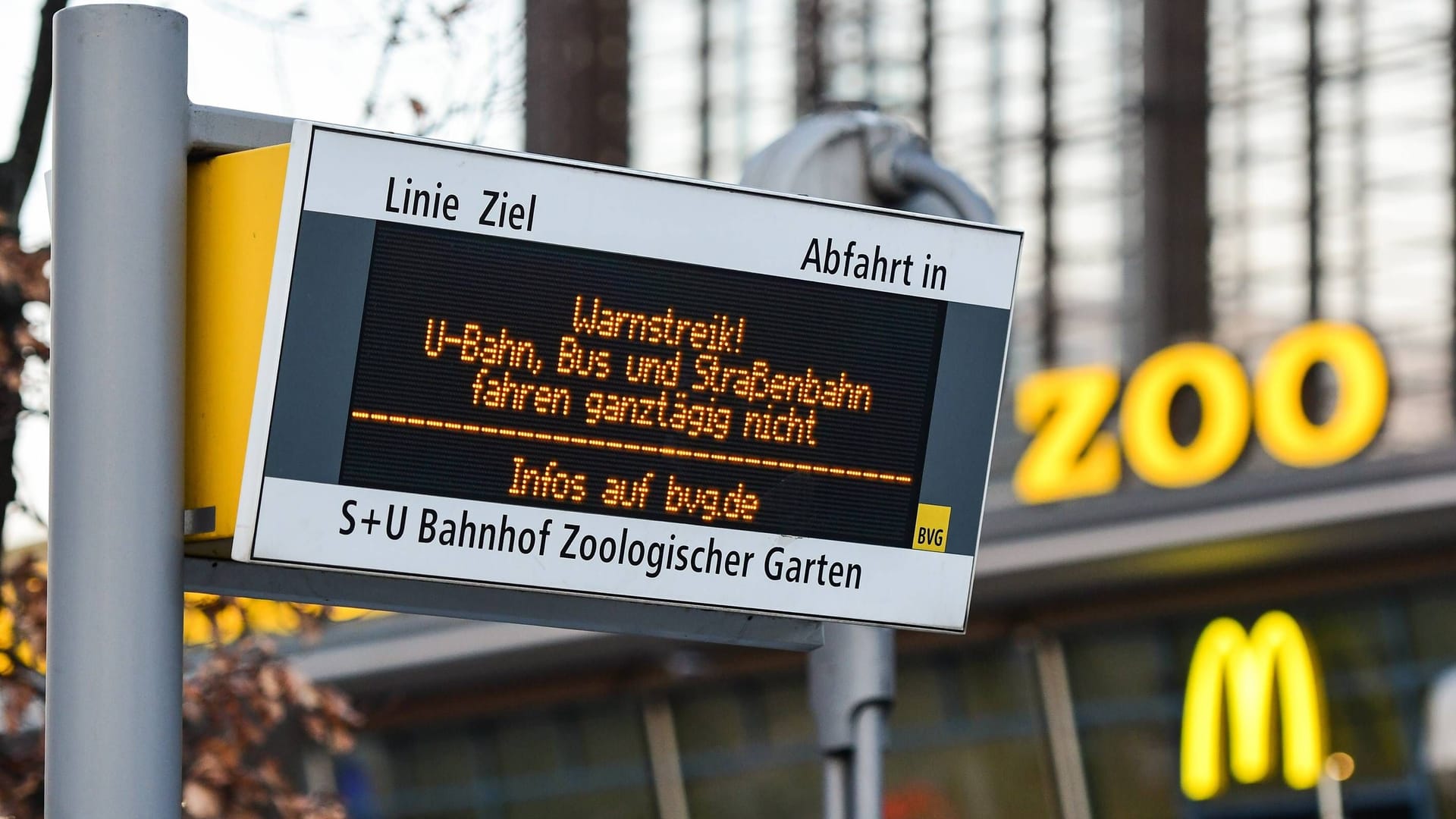 S-Bahnhof Zoologischer Garten: BVG-Streik