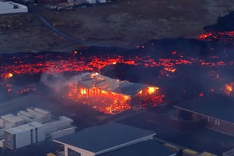 Lava entzündet ein Haus in Island: Die Menschen mussten Grindavík bereits vor Tagen verlassen.