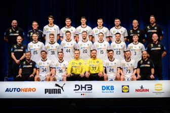Ein Titel im eigenen Land: Das ist das Ziel der deutschen Handball-Nationalmannschaft bei der Heim-EM im Januar. Bundestrainer Alfred Gíslason geht mit einem Kader an den Start, der Routiniers und junge Nachwuchsspieler mischt. Das sind die Akteure, die den EM-Titel gewinnen sollen: