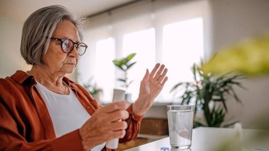 Praktische Brausetabletten? Bei bestimmten Erkrankungen sollten Sie lieber zu Filmtabletten greifen.