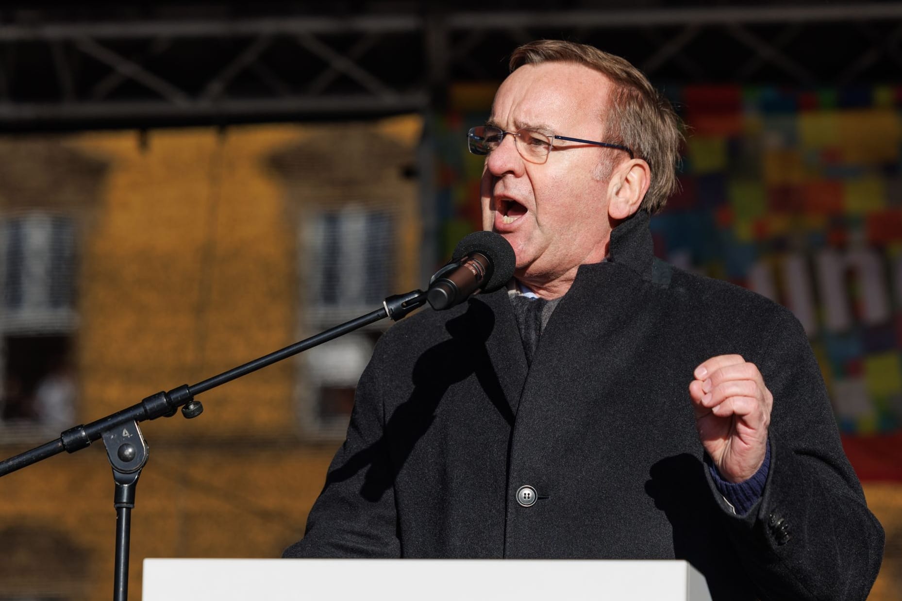 Boris Pistorius (SPD), Bundesminister der Verteidigung, spricht bei einer Demonstration gegen Rechtsextremismus: Er warnte vor der AfD.