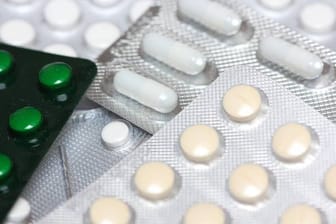 Kapseln und Tabletten: Viele Medikamente sind derzeit nicht erhältlich.