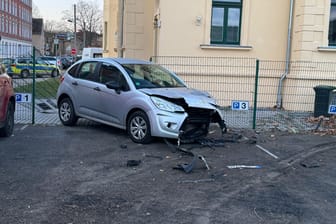 Mehrere beschädigte Fahrzeuge nach einer Trunkenheitsfahrt eines Jugendlichen im sächsischen Markranstädt