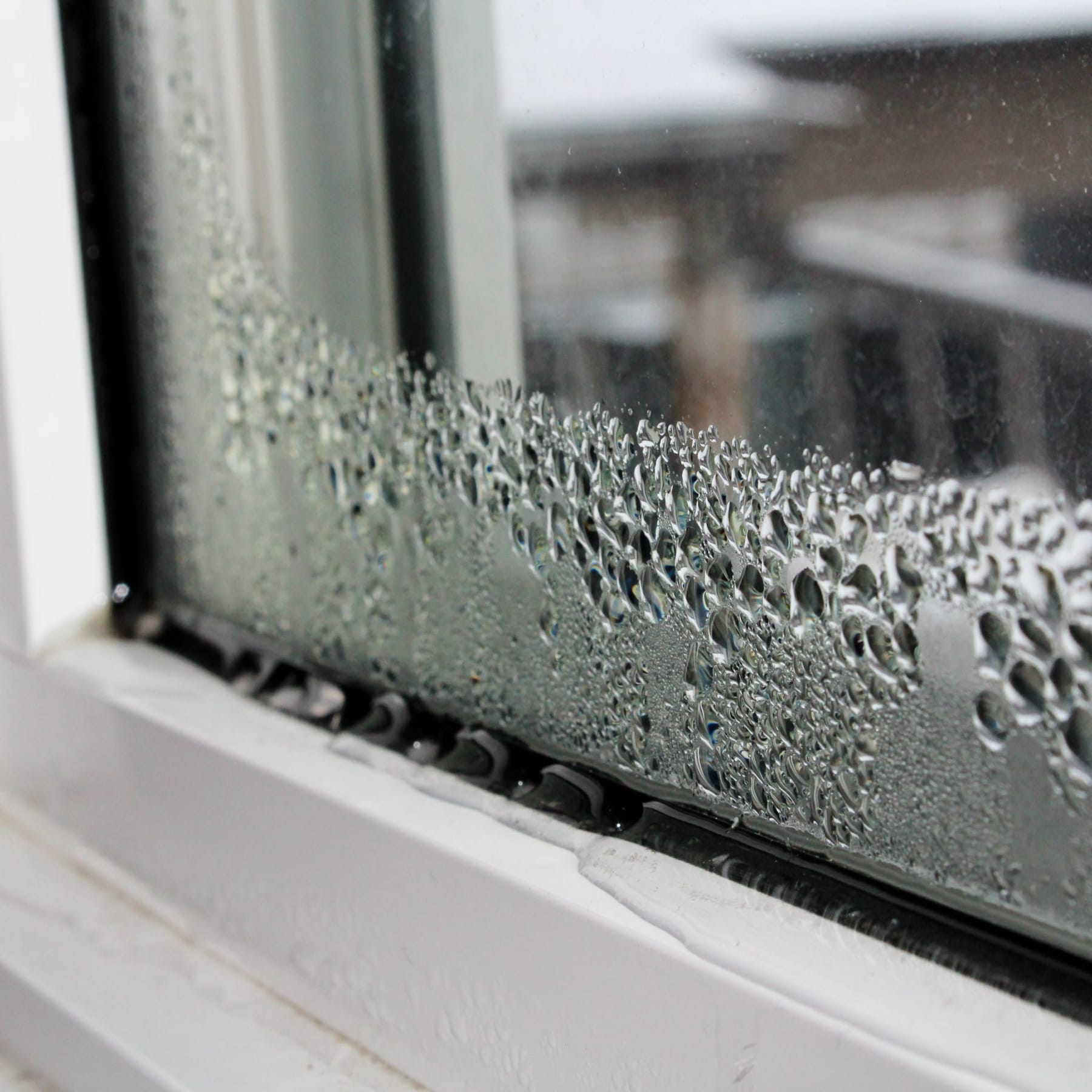 Wie vermeidet man Kondenswasser innen am Fenster?
