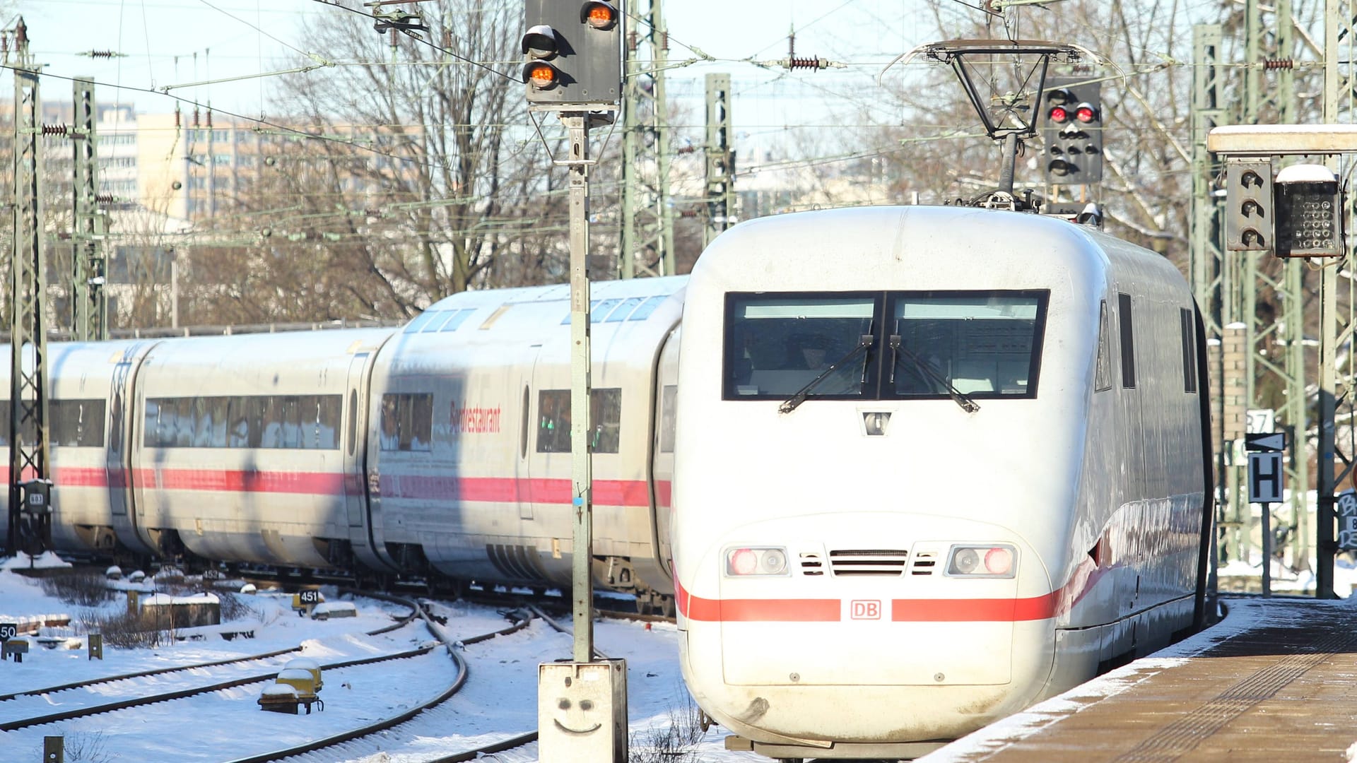 Ein ICE der Deutschen Bahn am Hauptbahnhof Hamburg: Es wird wieder gestreikt. Millionen Reisende sind betroffen.