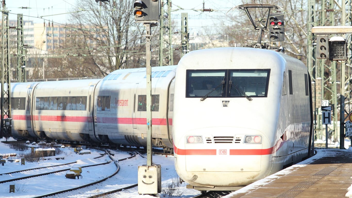 Ein ICE der Deutschen Bahn am Hauptbahnhof Hamburg: Es wird wieder gestreikt. Millionen Reisende sind betroffen.