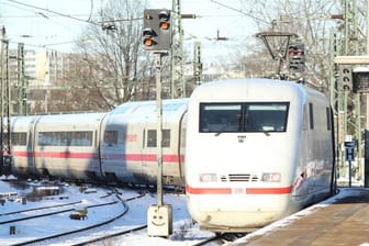 Ein ICE der Deutschen Bahn am Hauptbahnhof Hamburg: Es wird wieder gestreikt. Millionen Reisende sind betroffen.