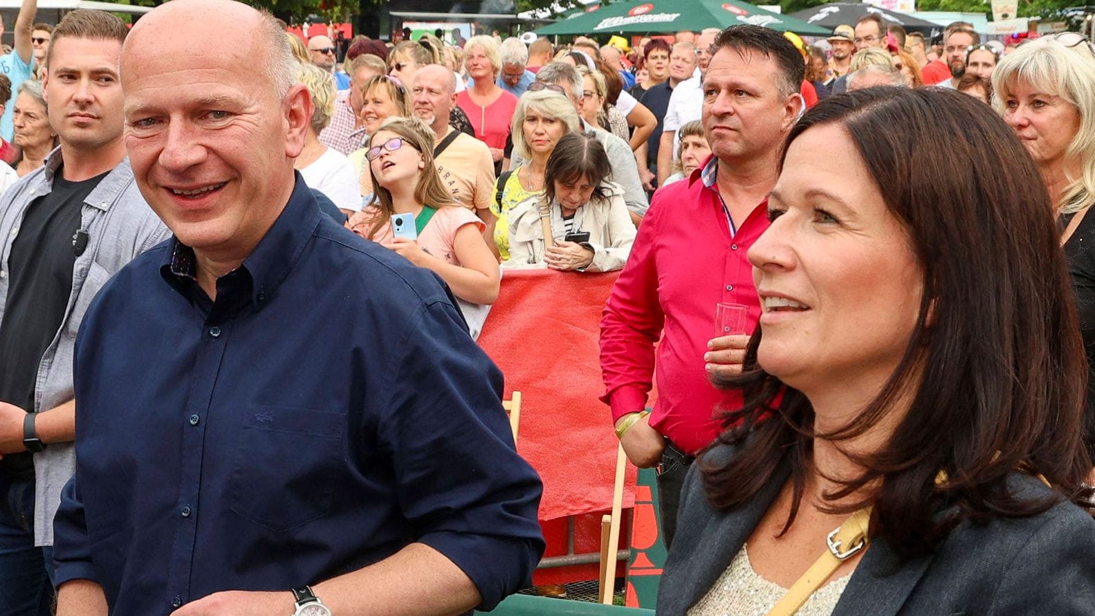 Kai Wegner und Katharina Günther-Wünsch beim "Schlagerhammer 2023" im Schlosspark Oranienburg (Archivfoto): Die beiden sind bereits seit Monaten ein Paar.