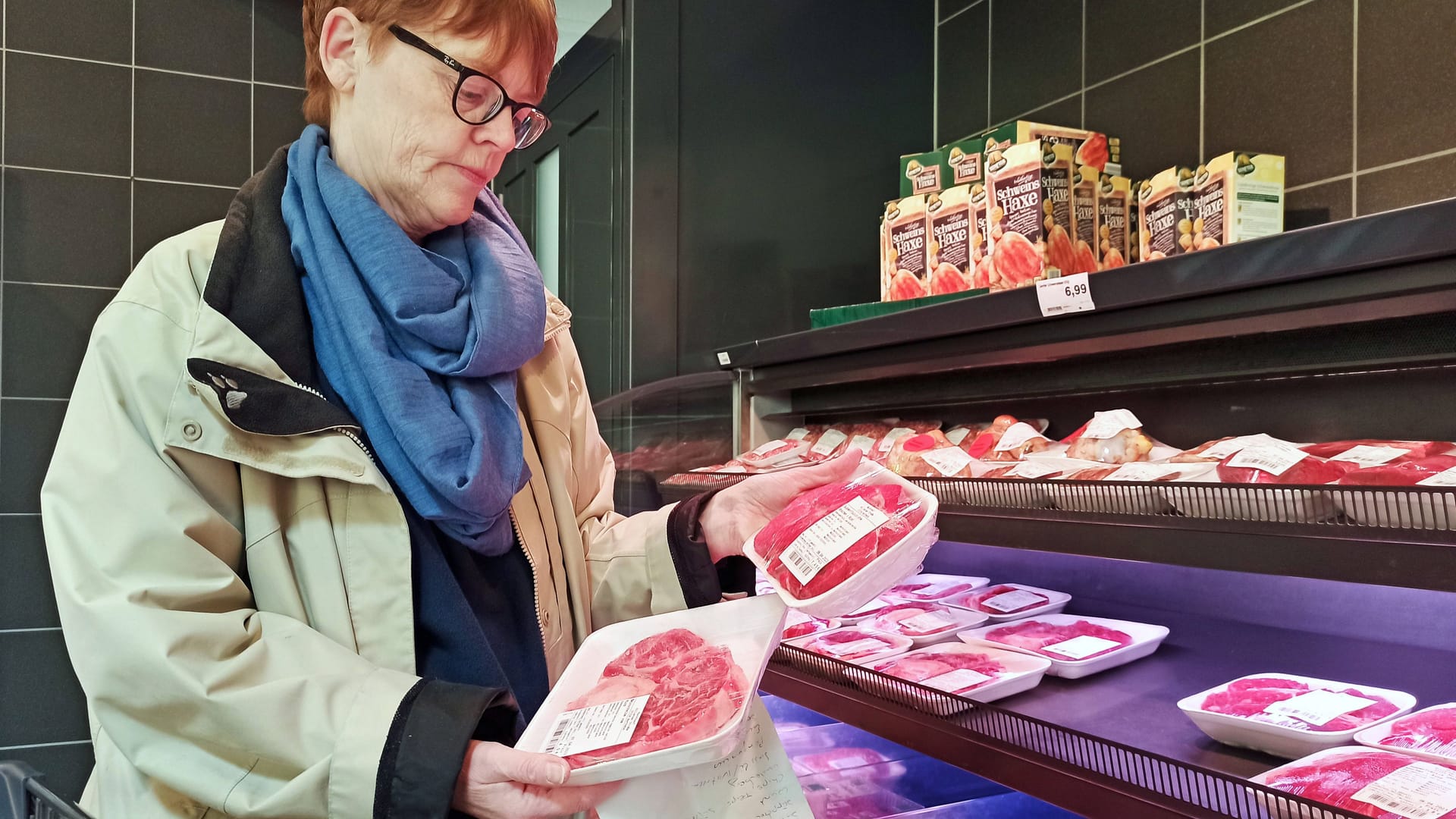 Abwägen beim Fleischkauf: Die Herkunft spielt für einige Verbraucher eine Kaufentscheidung.