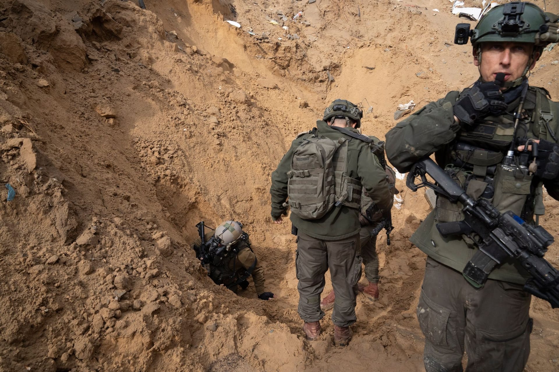 Der Eingang eines Hamas-Tunnels (Archivbild): Israel hat mit der Flutung der Anlagen begonnen.