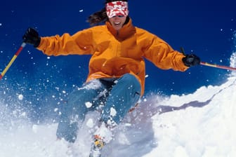 Skifahrerin (Symbolfoto): Am Jenner in Bayern ist mit dem alpinen Skifahren demnächst Schluss.