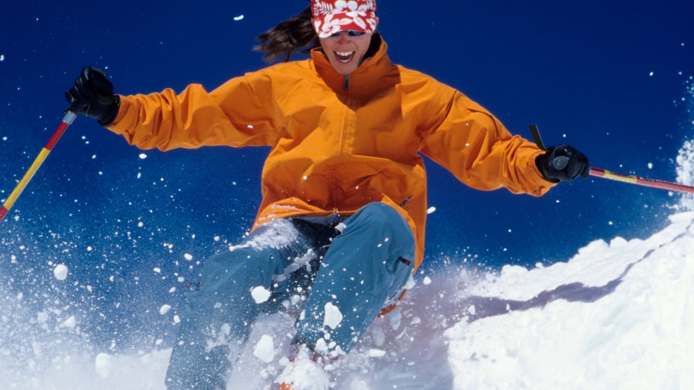 Skifahrerin (Symbolfoto): Am Jenner in Bayern ist mit dem alpinen Skifahren demnächst Schluss.