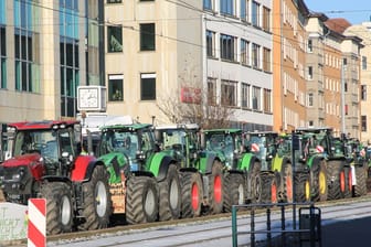 Traktoren auf einer Bauerndemo in Magdeburg Anfang Januar: Rund 2.500 Teilnehmer werden bei einer weiteren Kundgebung am Samstag in der sachsen-anhaltischen Landeshauptstadt erwartet.