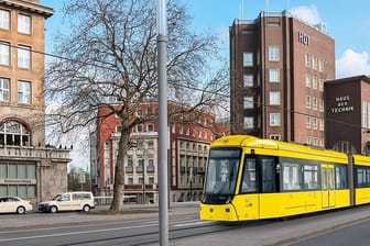 Eine Animation zeigt, wie die neue Citybahn nach ihrer Fertigstellung aussehen soll. Seit Dezember laufen die Bauarbeiten für die oberirdische Straßenbahntrasse in Essen.