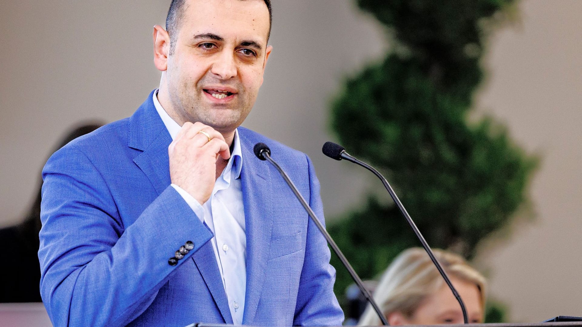 Bijan Djir-Sarai Bijan Djir-Sarai