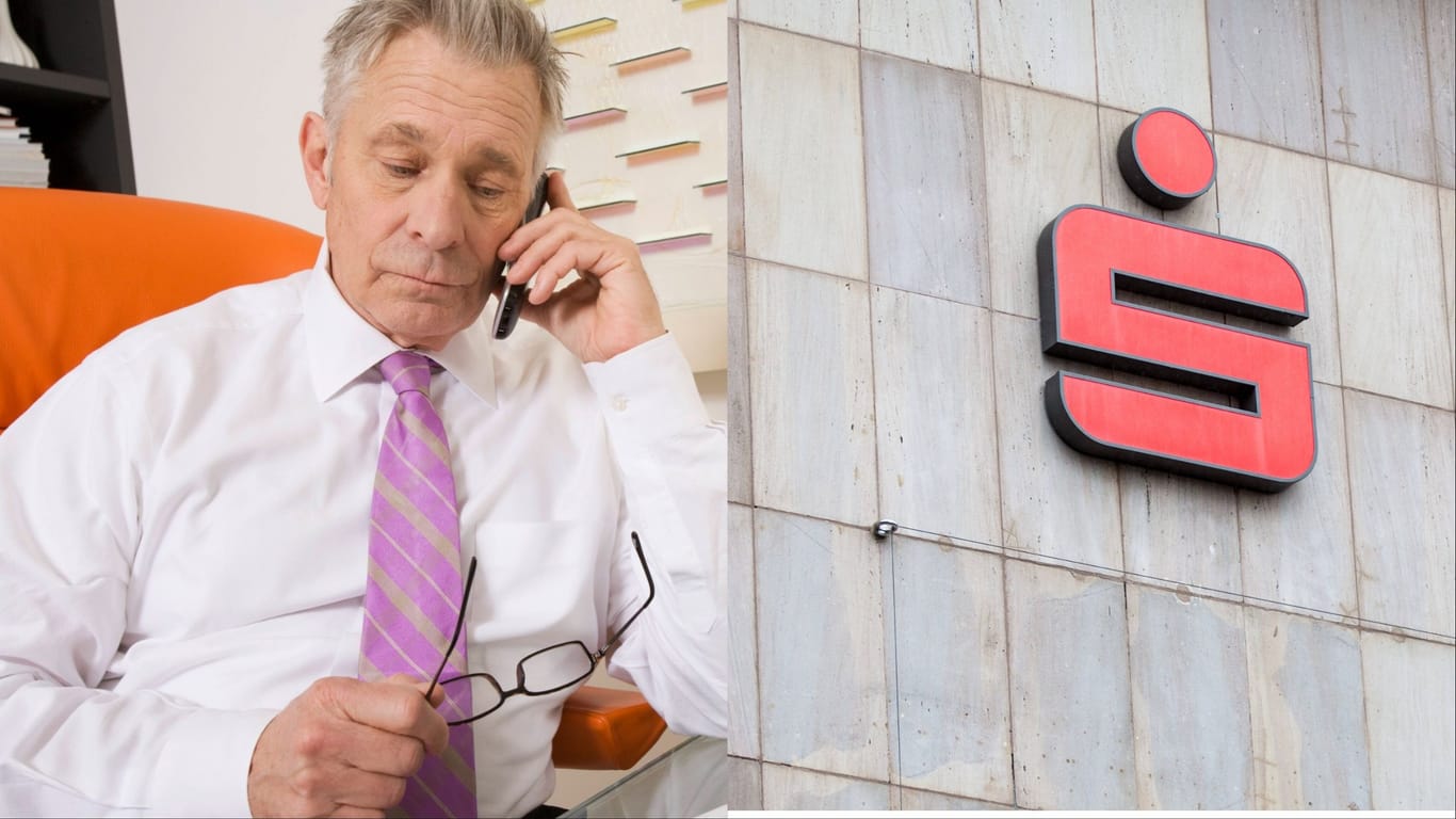 Ein älterer Herr am Telefon (Symbolbild): Ein Rentner aus Stein ist am Telefonassistenten der Sparkasse verzweifelt.