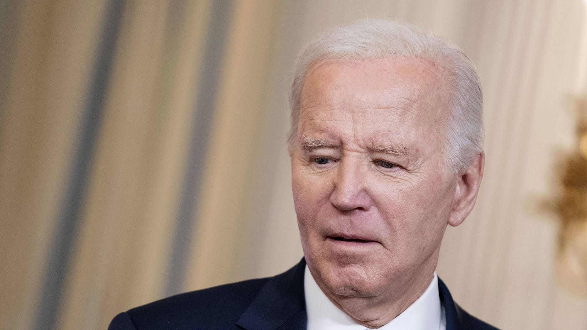 US-Präsident Joe Biden spricht bei einer Pressekonferenz.