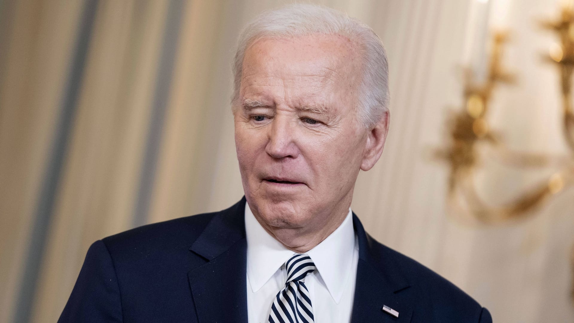 US-Präsident Joe Biden spricht bei einer Pressekonferenz.