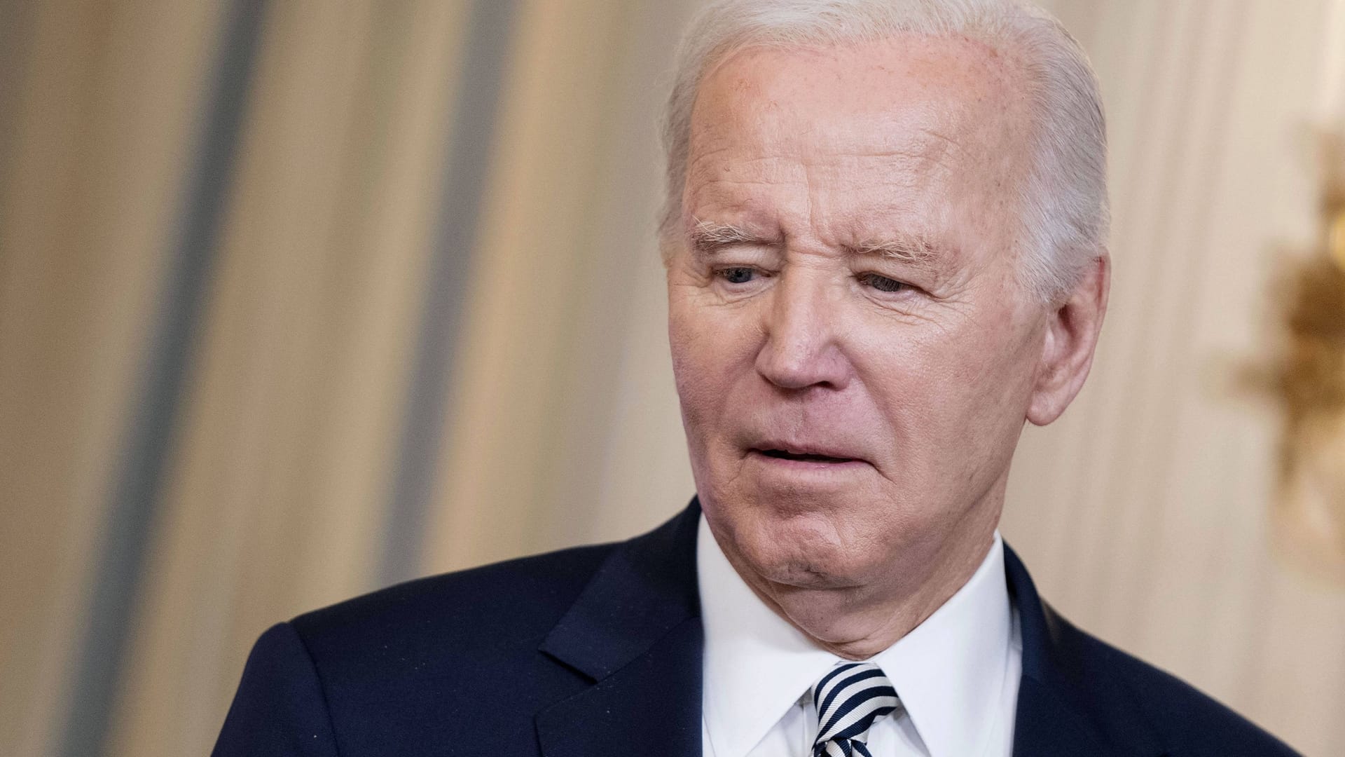 US-Präsident Joe Biden spricht bei einer Pressekonferenz.