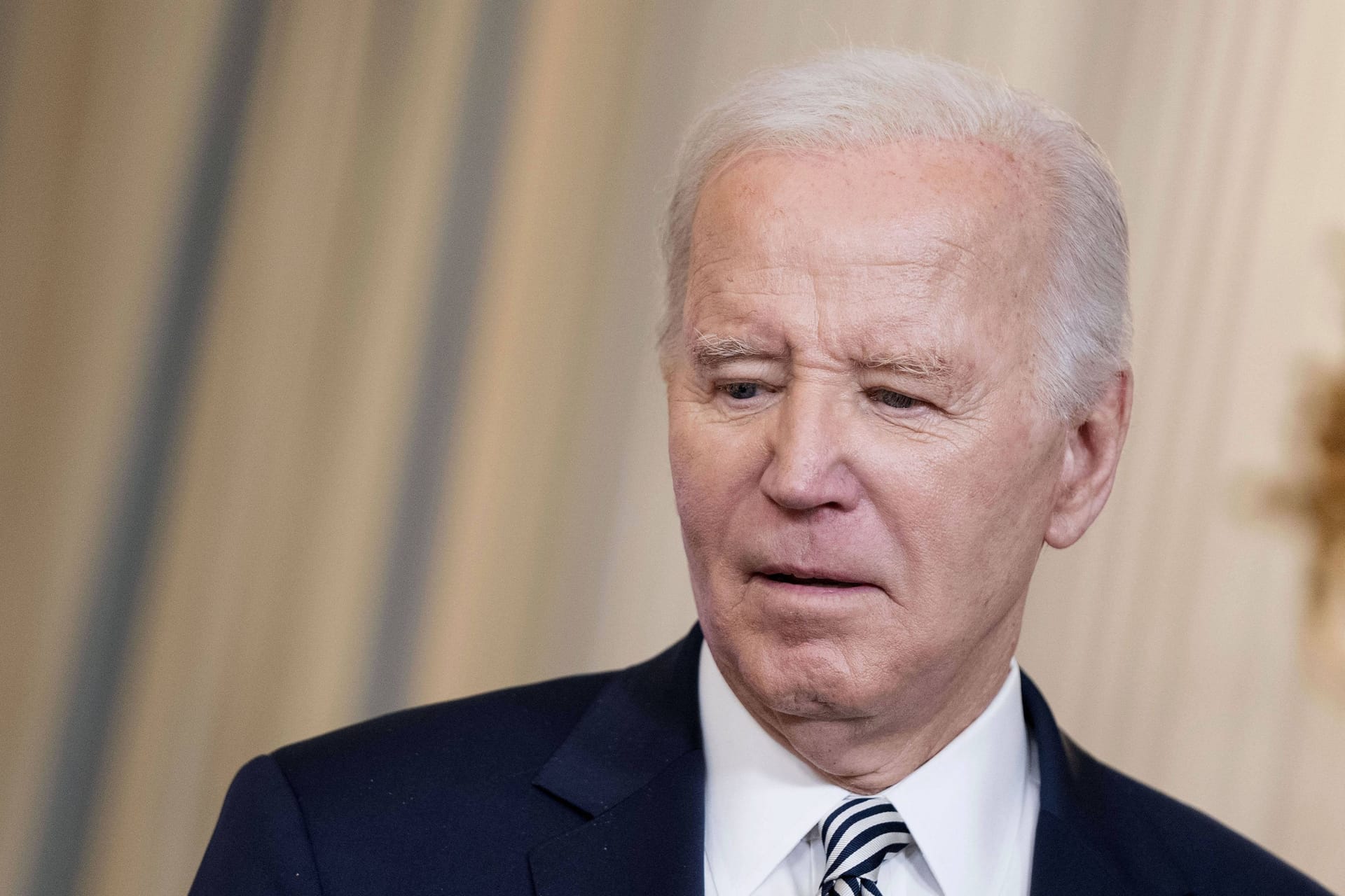 US-Präsident Joe Biden spricht bei einer Pressekonferenz.