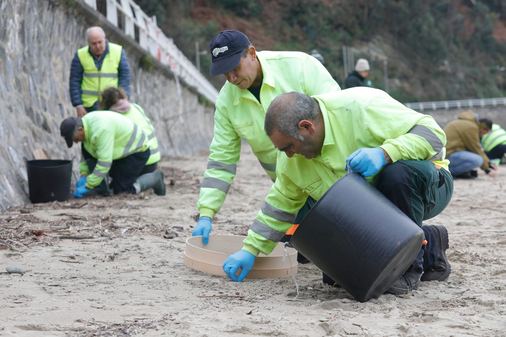 Angeschwemmte Plastikkügelchen