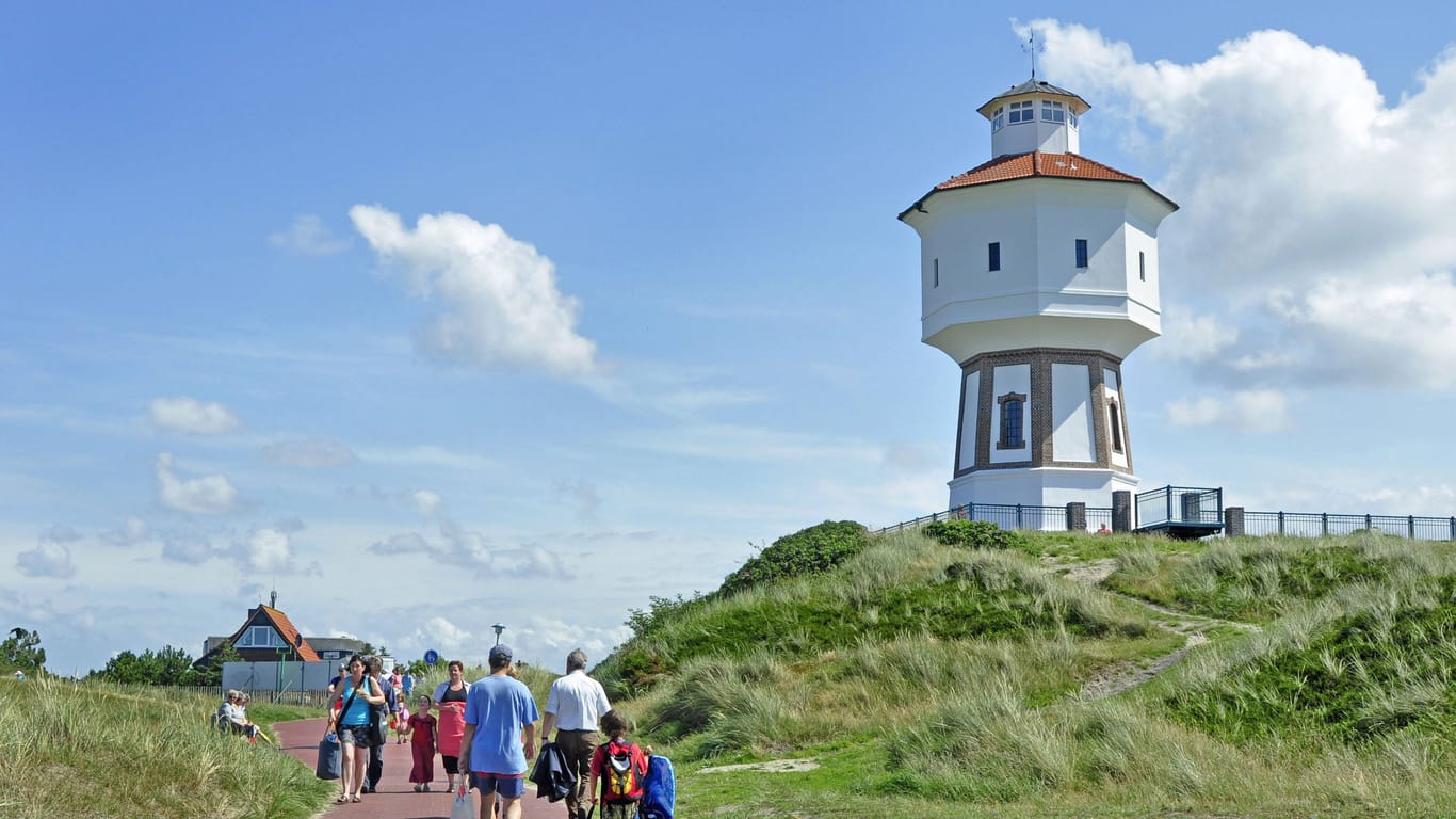 Leuchtturm auf Langeoog (Archivfoto): Das Bauwerk gilt als wichtiges Wahrzeichen der Insel und lockt jährlich viele Besucher an.