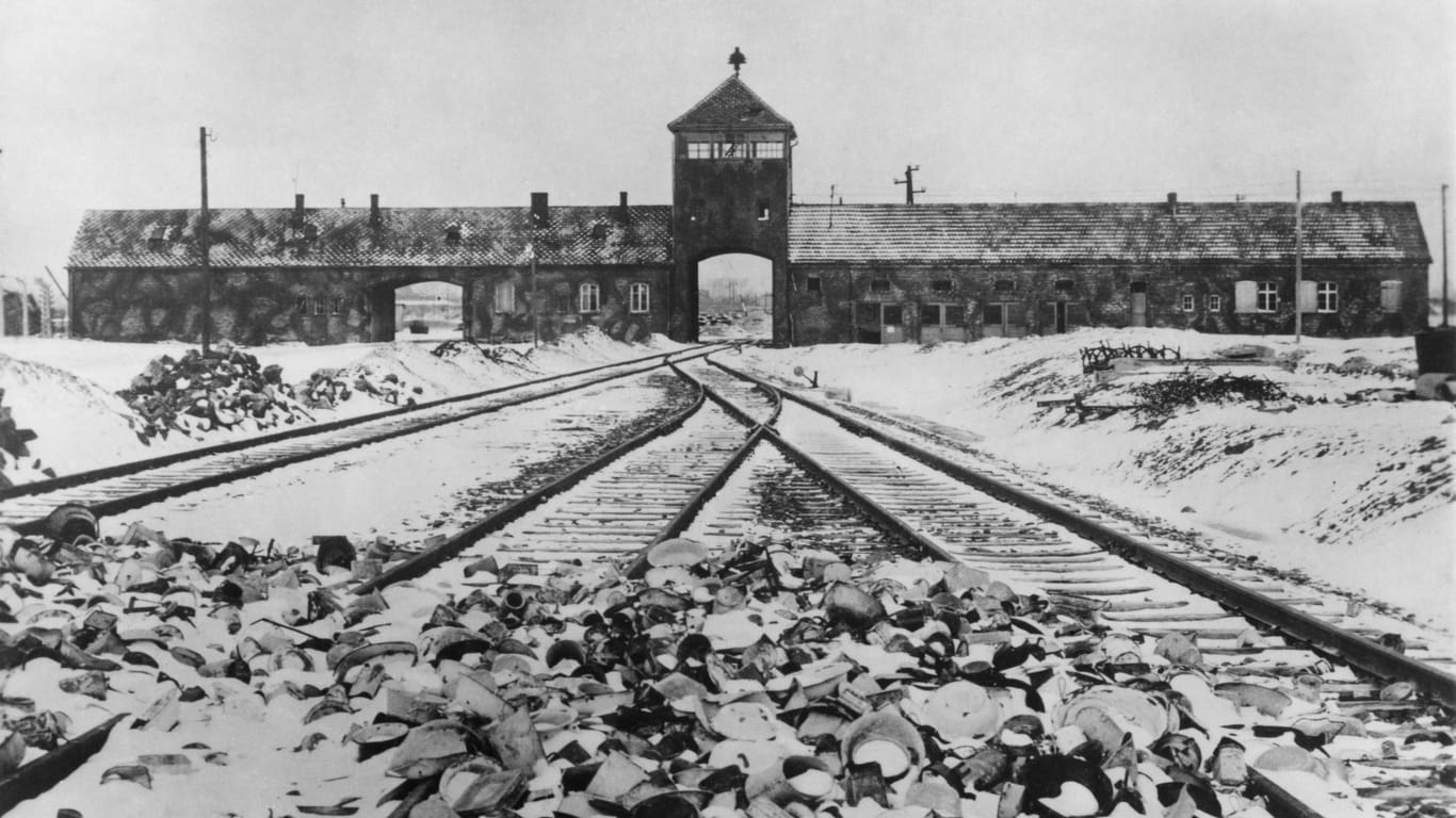 Auschwitz nach der Befreiung: Im Konzentrations- und Vernichtungslager wurden mehr als eine Million Juden umgebracht.
