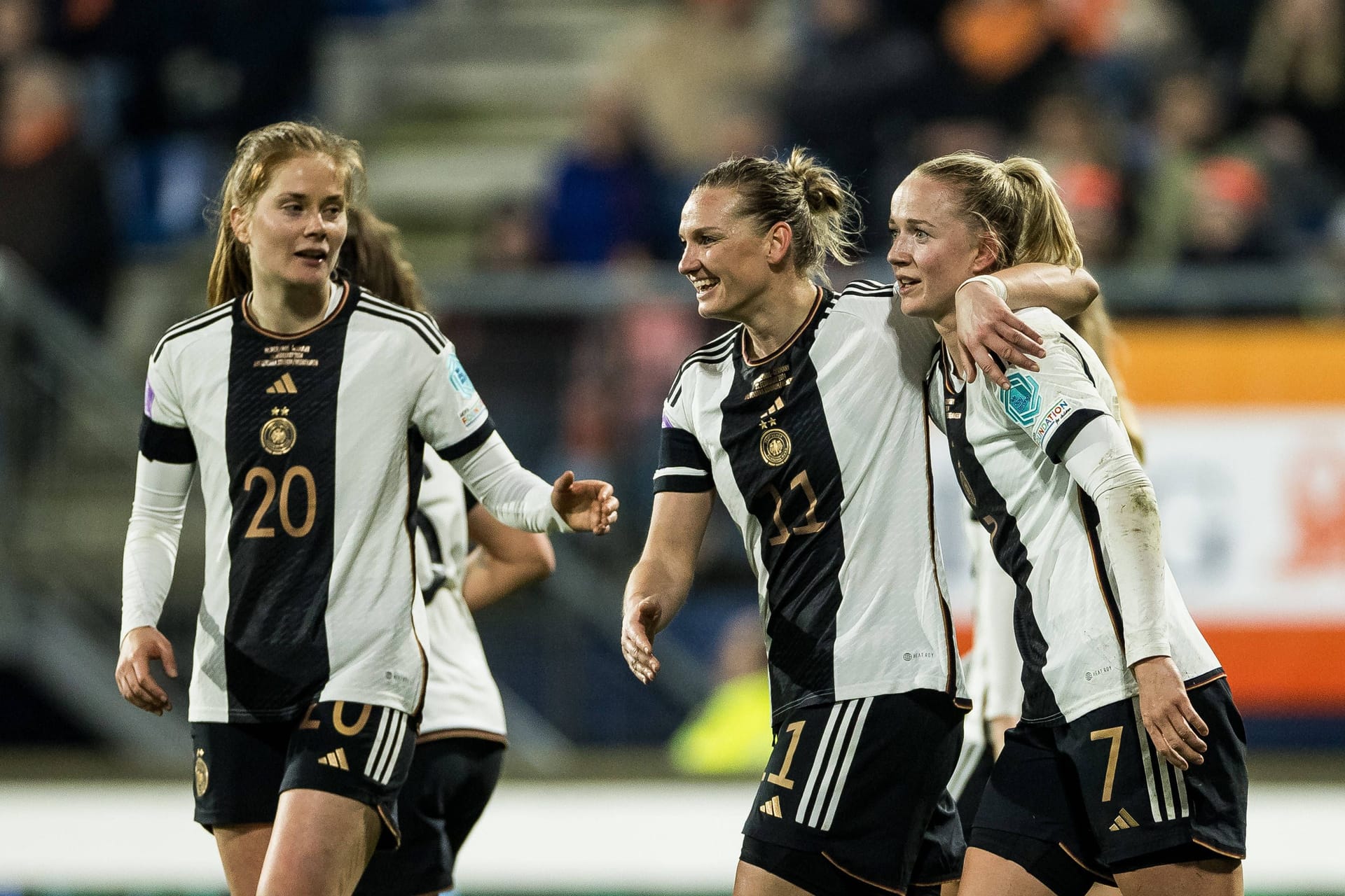 Die deutsche Frauennationalmannschaft startet gut ins Spiel um Platz drei der Nations League. Gegen die Niederlande presst das Team hoch, sucht erste Abschlüsse. In der zweiten Hälfte belohnt sie sich dann. Die Einzelkritik.