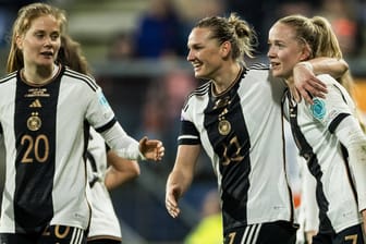 Die deutsche Frauennationalmannschaft startet gut ins Spiel um Platz drei der Nations League. Gegen die Niederlande presst das Team hoch, sucht erste Abschlüsse. In der zweiten Hälfte belohnt sie sich dann. Die Einzelkritik.