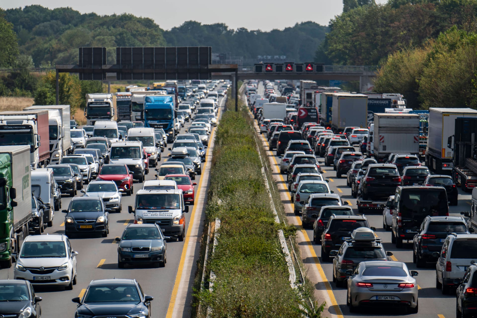 Stau auf der A3 (Archivfoto): Wegen Bauarbeiten kommt es dort in der letzten Februarwoche zu mehreren Sperrungen.