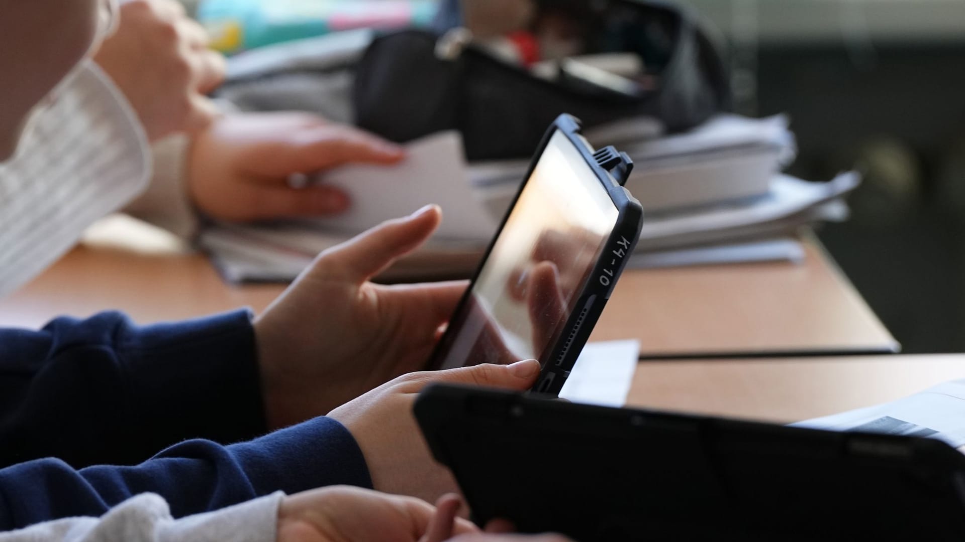 Kind mit Tablet Kind mit Tablet