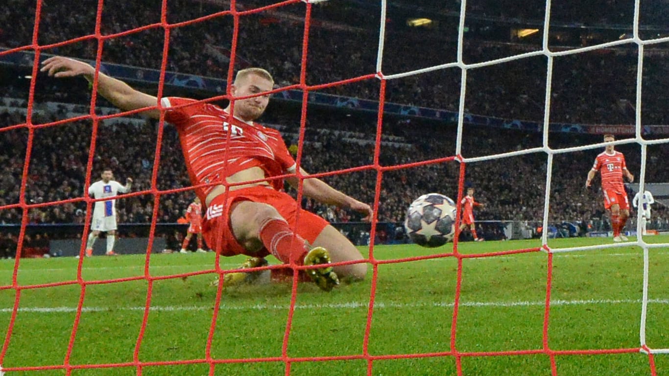 Matthijs de Ligt bei seiner Rettungsaktion gegen PSG: Mittlerweile wird er bei Bayern zunehmend verdrängt.