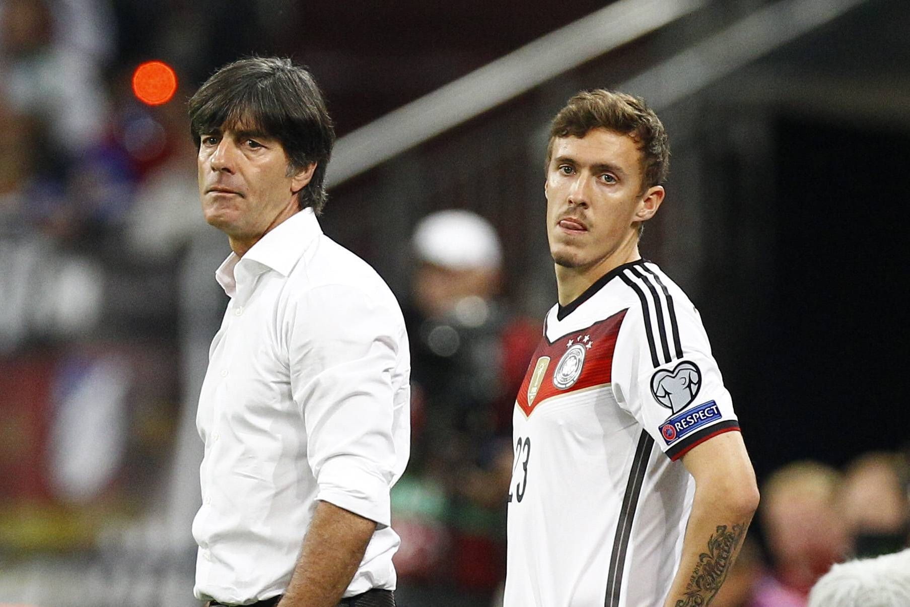 Joachim Löw (l.) und Max Kruse arbeiten als Trainer und Spieler im DFB-Team zusammen.