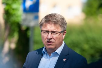 Stefan Mohrdieck, Ex-Landrat des Kreises Dithmarschen (Archivbild): Der parteilose Politiker musste sich bei der Landratswahl geschlagen geben - und das hat Gründe.