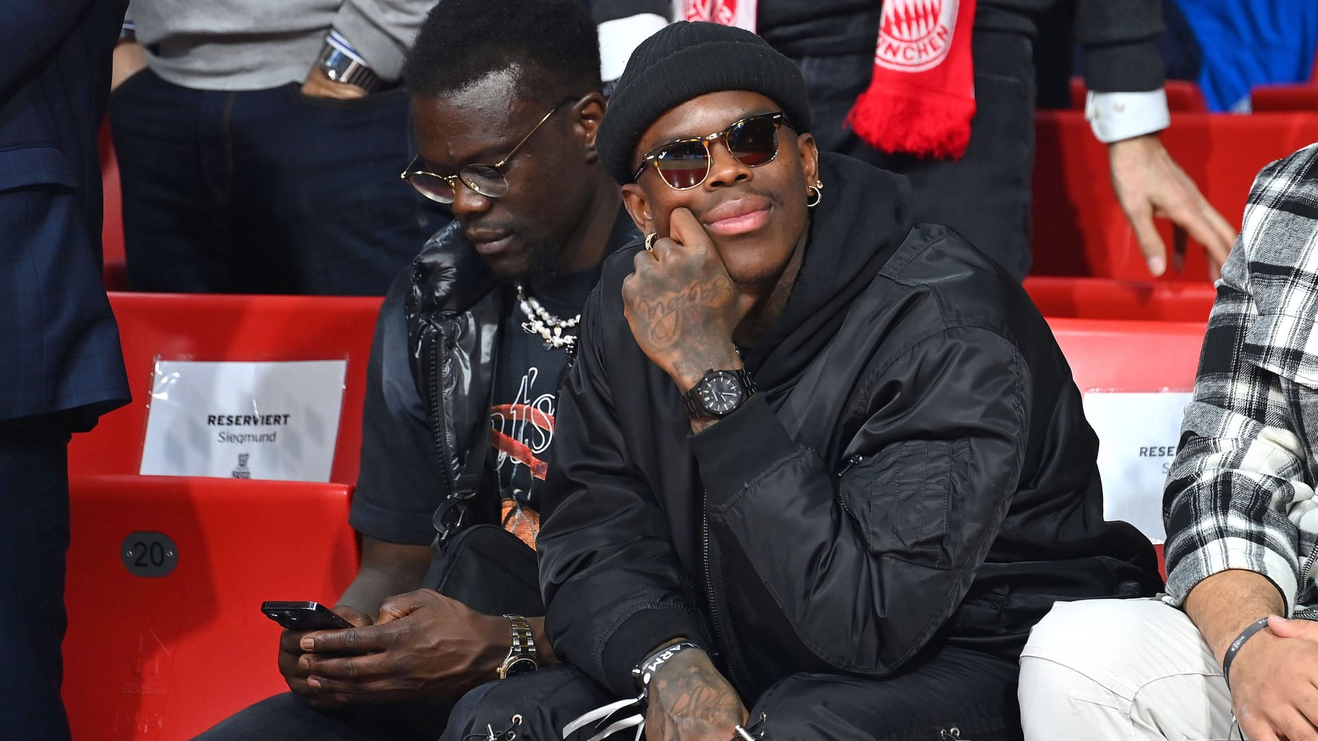 Dennis Schröder (r.): Der Nationalmannschaftskapitän und NBA-Star war als Stargast beim Top-Four-Pokalturnier in München zu Besuch.