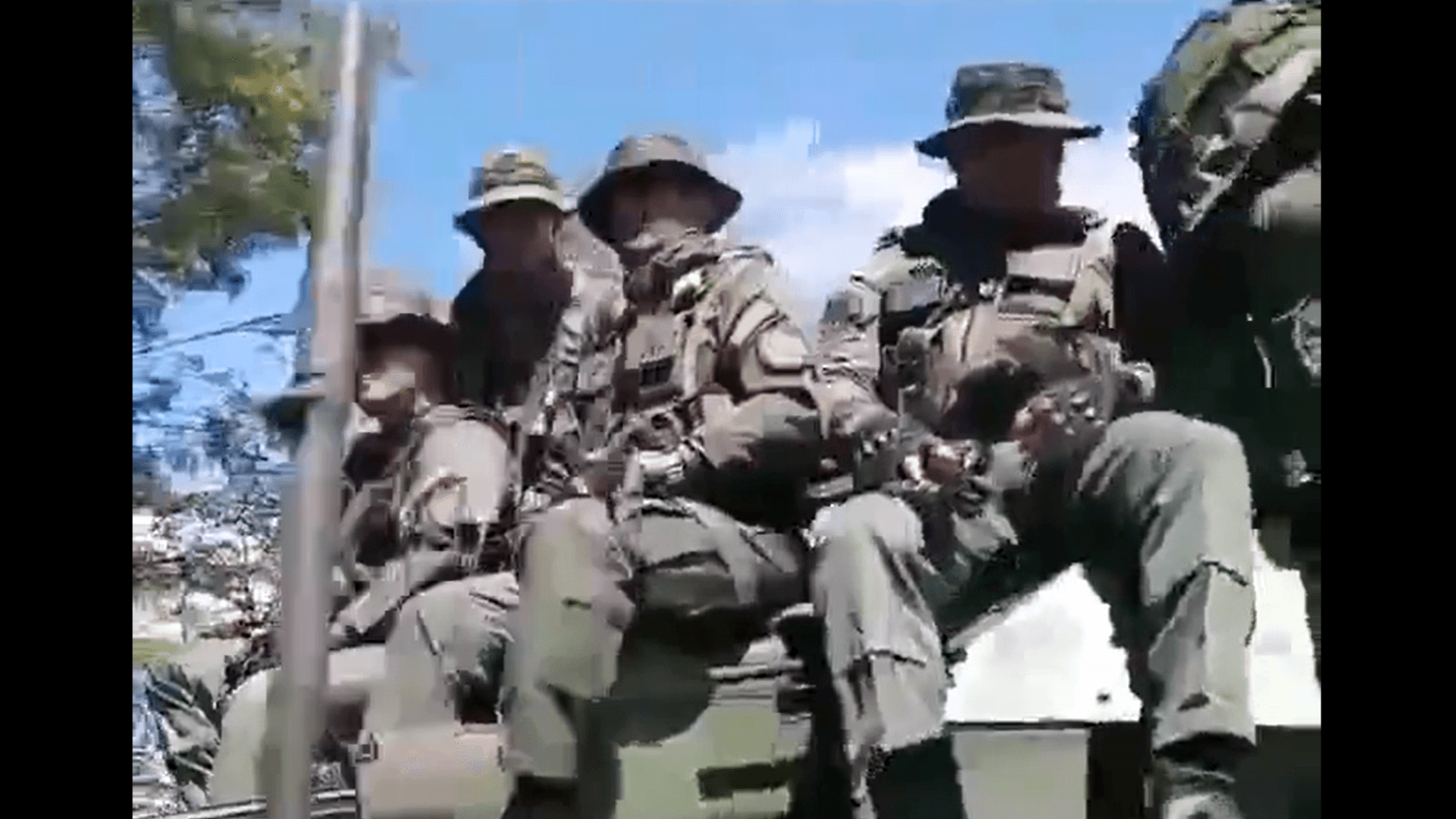 Videoaufnahmen, die von der venezolanischen Armee verbreitet werden, sollen Soldaten bei einer Übung nahe der guyanischen Grenze zeigen.