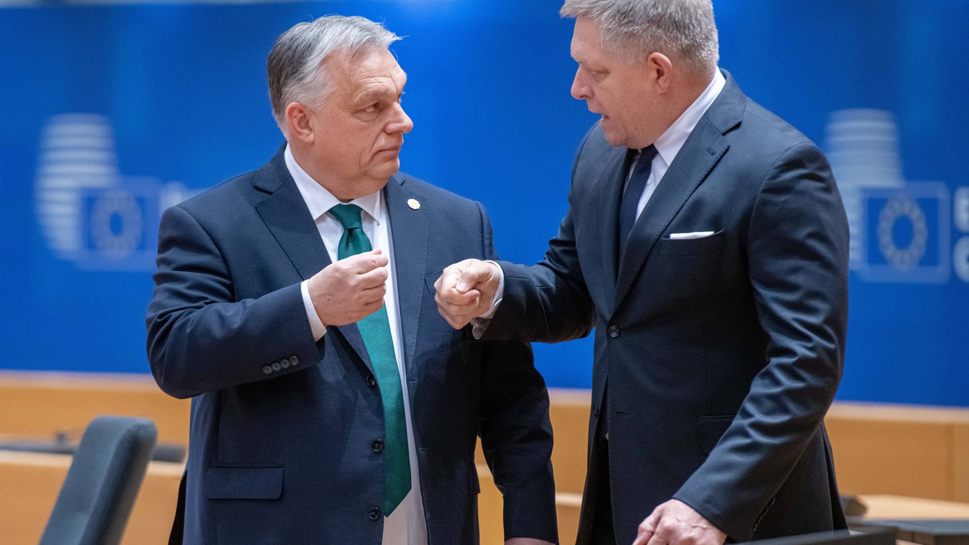 Populisten unter sich: Der Ungar Viktor Orban (l.) und Robert Fico beim EU-Gipfel.