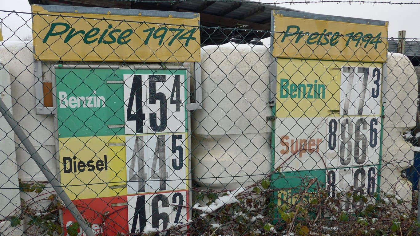 Benzinpreise aus den 1970ger Jahren (Symbolblild): Kommen jetzt die E-Fuels.