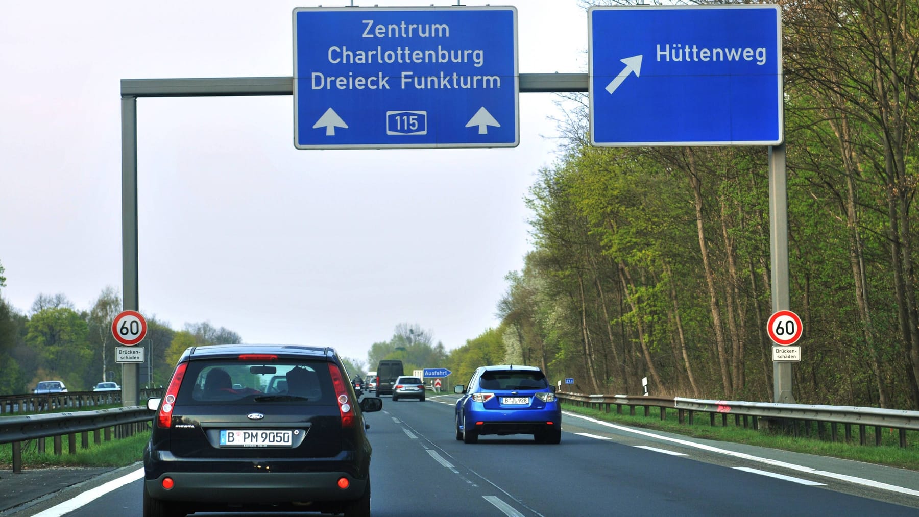 Berlin PolizeiEinsatz Avus wird aus Sicherheitsgründen gesperrt Berlin PolizeiEinsatz Avus wird aus Sicherheitsgründen gesperrt