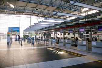 Menschenleeres Terminal im Flughafen Dresden (Archivbild): Auch am Sonntag passiert dort wenig bis nichts.