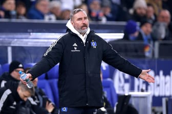 Ein ratloser Tim Walter: Die spektakulären HSV-Pleiten gegen Karlsruhe und Hannover kosteten ihm den Job.