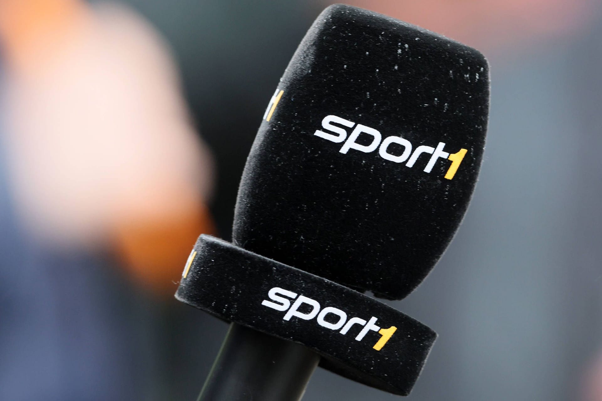 Sport-1-Mikrofon: Der Sender bekommt einen neuen Eigentümer.