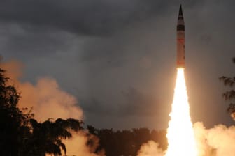 Start einer indischen Atomrakete (Symbolbild): Auch der französische Präsident Macron hatte sich für ein gemeinsames EU-Atomwaffenprogramm ausgesprochen.